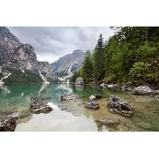 3D Manzara İtalya Dolomiti Dağlarında Lago Di Braies Göl